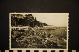 CP, 06, JUAN LES PINS La Plage Et Le Cap D'Antibes   N° 1845 Edition La Cigogne - Juan-les-Pins