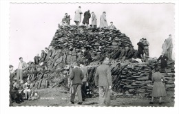 RB 1014 - 1961 Real Photo Postcard -  Large Group Of People At The Summit Snowdon - Caernarvonshire Wales - Caernarvonshire