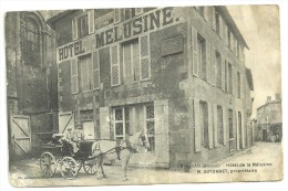 Cpa  Lusignan, Hôtel De La Mélusine, M.Guyonnet, Propriétaire, Bel Attelage - Lusignan