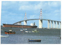 (678 ORL) Ship -  Bateau - Pont De St Nazaire + Petrolier - Pétroliers