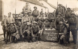 CPA 1213  - MILITARIA - Carte Photo Militaire - Soldats N° 95 Sur Les Cols 6 - Les Privés D´ Amour - Personen