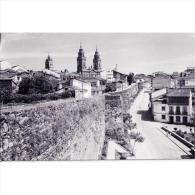 LGOTP8256-LFTD10000.Tarjet A Postal De LUGO.Murallas Romanas Y Al Fonde CATEDRAL. Lugo - Lugo