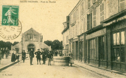 Sauzé-Vaussais  Place Du Marché    Cpa  Parfait Etat - Sauze Vaussais