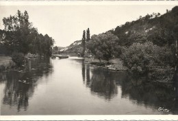 S 560  ACQUIGNY  VUE SUR L EURE 1960 - Acquigny