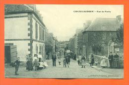 Dpt  22  Chatelaudren  "  Rue De Paris "  Trés Animée - Châtelaudren