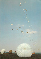 Militaria - Régiments - Aviation - Parachutisme - Parachutistes - Largages à Intervalle Transall C 160 - état - Régiments