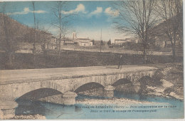 30  // BESSEGES  Pont Submersible Sur La Route, Dans Le Font Le Village De FOUSSIGNARGUES - Bessèges