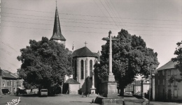 ( CP SM PF 63 )  MANZAT  /  La Place De L'Église  - - Manzat