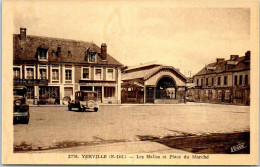 76 YERVILLE - La Place Et Les Halles - Yerville