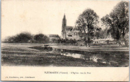 86 PLEUMARTIN - L'église Vue Du Parc - Pleumartin