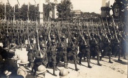 CPA 1233  - MILITARIA - Carte Photo Militaire - Les Fetes De La Victoire - Les Troupes Noires - PARIS - Personen