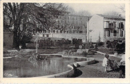 04 Alpes De Haute Provence -  MANOSQUE Le Jardin Public (fontaine- Année 1949)  *PRIX FIXE . - Manosque