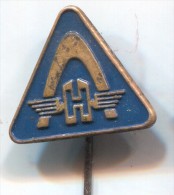 HANOMAG - Tractor Trattore Tracteur, Vintage Pin Badge - Traktoren