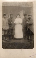 CPA 1242 -  MILITARIA - Carte Photo Militaire - Soldats N° 101 Sur Le Col &  Zouaves & Religieuse - Personen