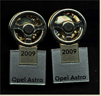 2 X Button / Pin  -  Opel Astra 2009  -  Ca. 12 X 25 Mm - Opel