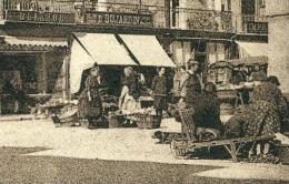 Delcampe - Saint Lo Marche Market Horlogerie Bijouterie La Place Du Marche Et La Maison Dieu Um 1910 - Saint Lo