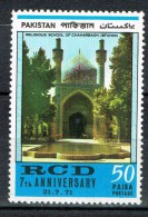 PAKISTAN 1971  RELIGIUS SCHOOL CHAHAARBAGH ISFAHAN - Moschee E Sinagoghe