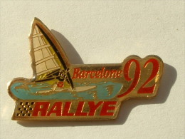 PIN´S  PLANCHE A VOILE - RALLYE BARCELONE 92 VOILE BLANCHE - Zeilen