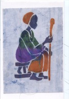 Afrique :  Tissu Teint - Carte Double Folklore (vieux Sage Assis Baton) Burkina ? - Burkina Faso
