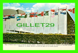 NEW YORK CITY, NY - UNITED NATIONS - FLAGS OF MEMBER STATES IN FRONT OF GENERAL ASSEMBLY BUILDING - TRAVEL IN 1975 - - Andere Monumente & Gebäude