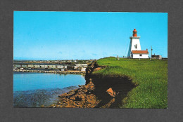 SOURIS - ILE DU PRINCE ÉDOUARD - PRINCE EDOUARD ISLAND - LIGHHOUSE AND A PORTION OF SOURIS HARBOUR - PHOTO P.E.I TRAVEL - Andere & Zonder Classificatie