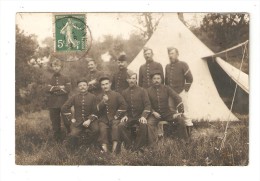 Carte Photo  Militaria : 23 -  Camp De La Courtine - Groupe De Soldats Devant Une Tente  ( 105 écrit Sur Un Képi ) - Personnages