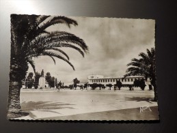 Carte Postale Ancienne : MEKNES : Place Poeymirau Et Le Lycée - Meknès