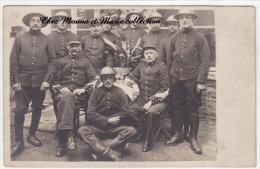 CARTE PHOTO MILITAIRE UN GROUPE DE POMPIERS EN UNIFORME - FIREMEN - FEUERWEHR - Régiments