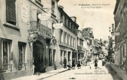 CPA 61 ARGENTAN RUE DE LA CHAUSSEE HOTEL DES TROIS MARIE - Argentan