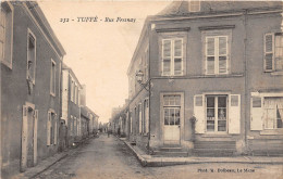 72.  TUFFE.  RUE FRESNAY.  MAISONS ET COMMERCE EN GROS PLAN. - Tuffe