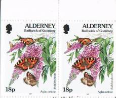 1997 - ALDERNEY - FIORI E FARFALLE - COPPIA DENTELLATA SU TRE LATI DA LIBRETTO. MNH - Alderney