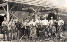 CPA 1270  MILITARIA  Carte Photo Militaire - Soldats - Maréchal - Ferrant - Attelages Militaires - Personen