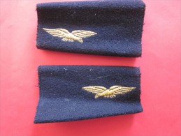 AVIATEUR Militaria Paire D'épaulette Grade Armée De L'air Française Aigle Doré Feutrine/fond Noir équipement Militaire - Luchtvaart