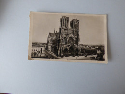 La Cathédrale Et La Place  Du Cardinal  Luçon - Sillery