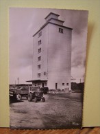 BETHENIVILLE (MARNE) LES TRACTEURS. LE SILO A GRAINS. - Bétheniville