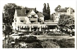 Hotel-Cafe-Restaurant Chalet Royal - Wilhelminapark 's-Hertogenbosch - & Hotel, Old Cars - 's-Hertogenbosch