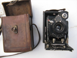 Ancien Appareil Photo Avec Son étui En Cuir épais - Fotoapparate