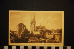 CP, 03, MOULINS La Cathedrale Et L'Ancien Chateau N°95 LL - Moulins