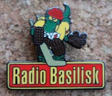 RADIO BASILISK - DRAGON VERT  GARDIEN DE HOCKEY SUR GLACE - GOAL - ICE   -          (12) - Medios De Comunicación