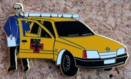 VOITURE OPEL JAUNE  DE LA POSTE SUISSE - PTT - FACTEUR - CAR - AUTOMOBILE - AUTO - SCHWEIZ - SWISS POST -       (12) - Poste