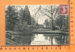 EPERNON: Domaine De La Savonnière, Le Lac - Epernon