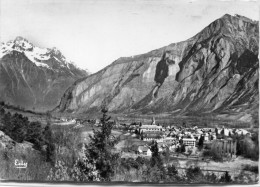 CPSM 38 BOURG D OISANS VUE GENERALE AU FOND LE MASSIF DE BELLEDONNE 1970   Grand Format 15 X 10,5 - Bourg-d'Oisans