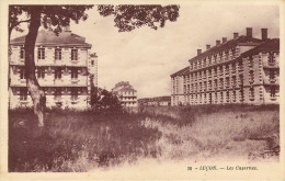 Militaria - Caserne - Dép 85 - Vendée - Lucon - Les Casernes - état - Kasernen