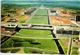 BRASILIA - EIXO RODOVIARIO E MINISTERIOS - HIGHWAY 1977 - BRASIL BRAZIL ( 2 SCANS ) - Brasilia