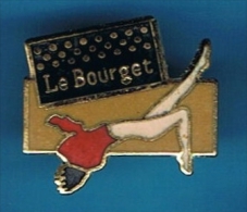 PIN´S //   .  COLLANT LE BOURGET - Pin-Ups