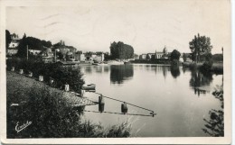 CPSM 53 CHATEAU GONTIER LES BORDS DE LA MAYENNE VERS L HOPITAL ST JULIEN 1952 - Chateau Gontier