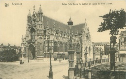 BRUXELLES - Eglise Notre Dame Du Sablon Et Square Du Petit Sablon - Squares