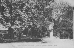 La Petite Pierre Entrée Du Château Et Cour De L'église - La Petite Pierre