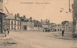 ( CPA 28 )  COURTALAIN  /  Place De La Mairie  -  (carte Tachée Droit) - Courtalain