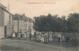 ( CPA 28 )  COURTALAIN  /  Place De Pheline  - - Courtalain